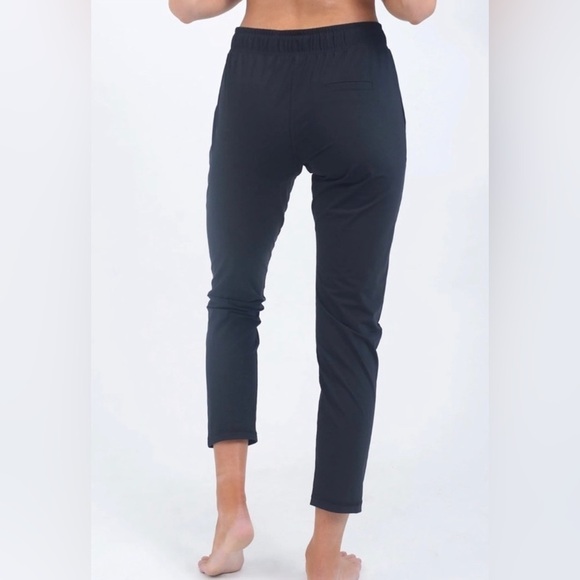 Zyia Active Everywhere Tapered Pants in Navy Grey - Picture 7 of 7